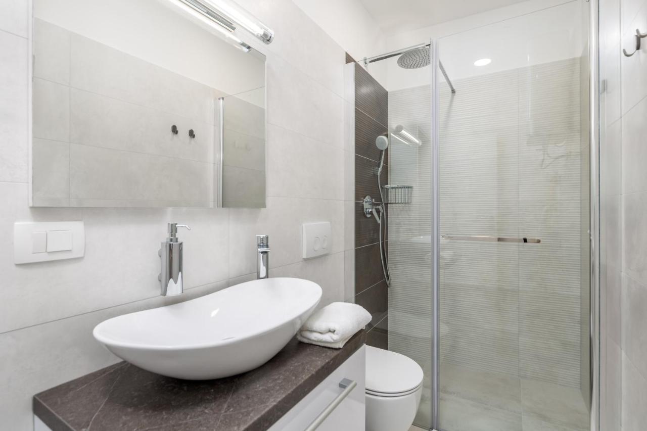 Srnec Apartments - Korzo Рієка Екстер'єр фото