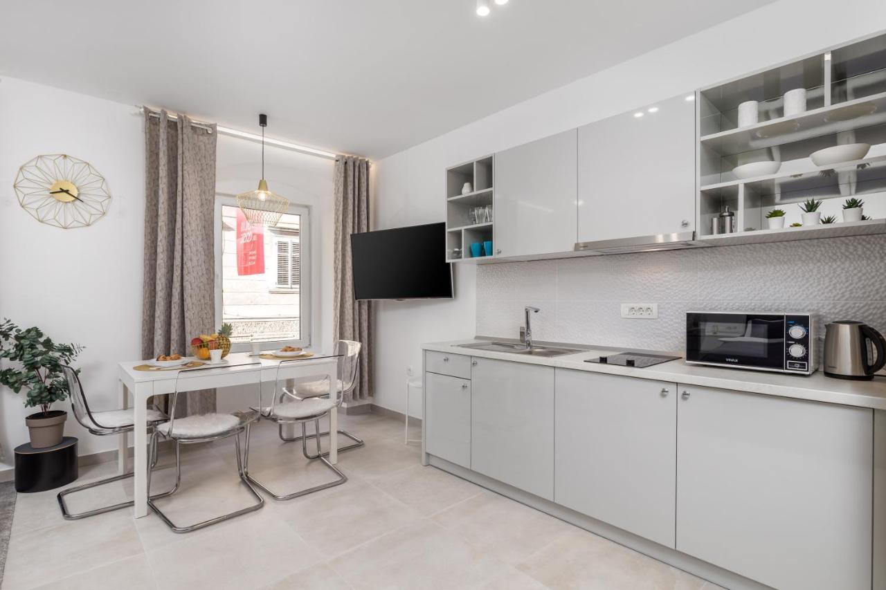 Srnec Apartments - Korzo Рієка Екстер'єр фото